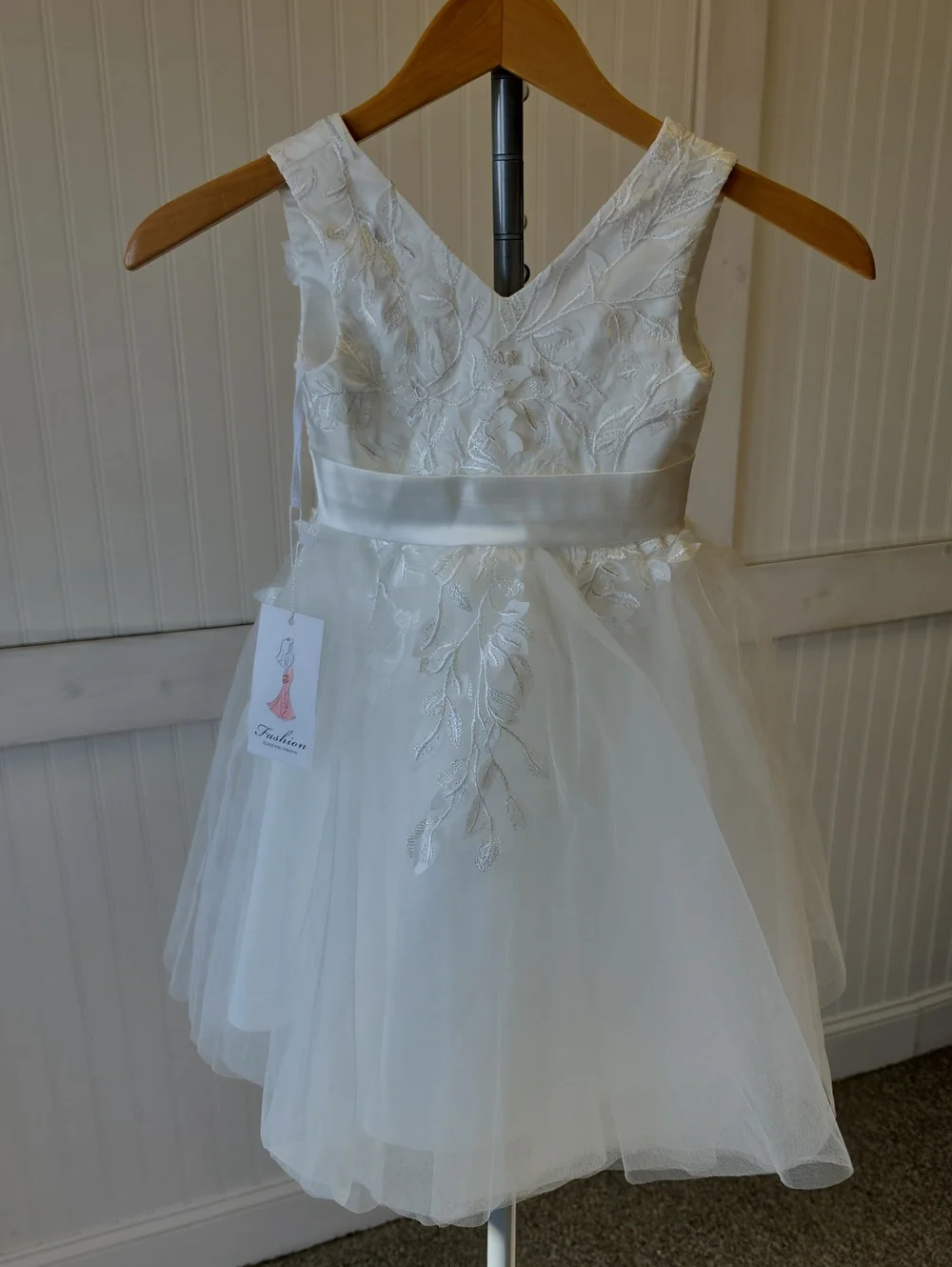 Girls NWT White Fashion Lace Tulle Sleeveless Satin Waistband Dress Size 4